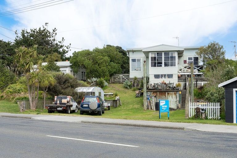 Photo of property in 643 Waitarere Beach Road, Waitarere Beach, Levin, 5510