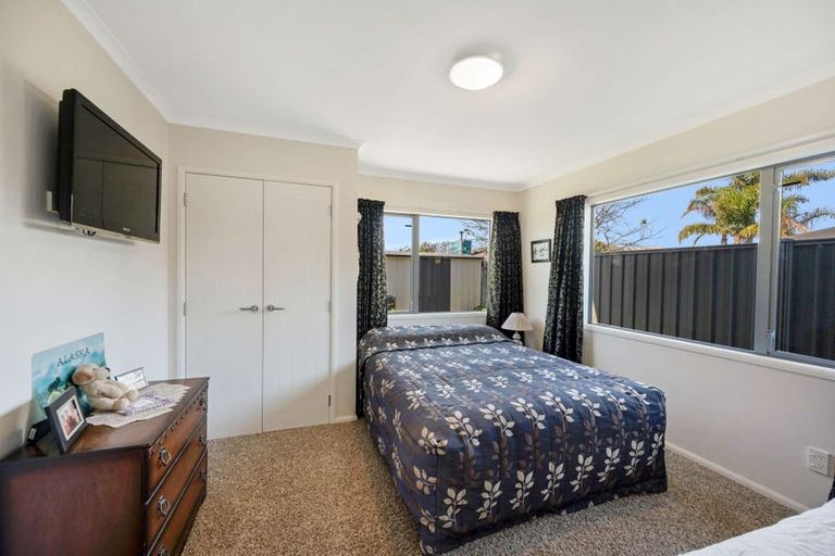 Photo of property in 76 Orotu Drive, Poraiti, Napier, 4112