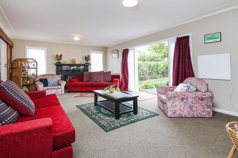 Photo of property in 22 Kingdale Road, Henderson, Auckland, 0610