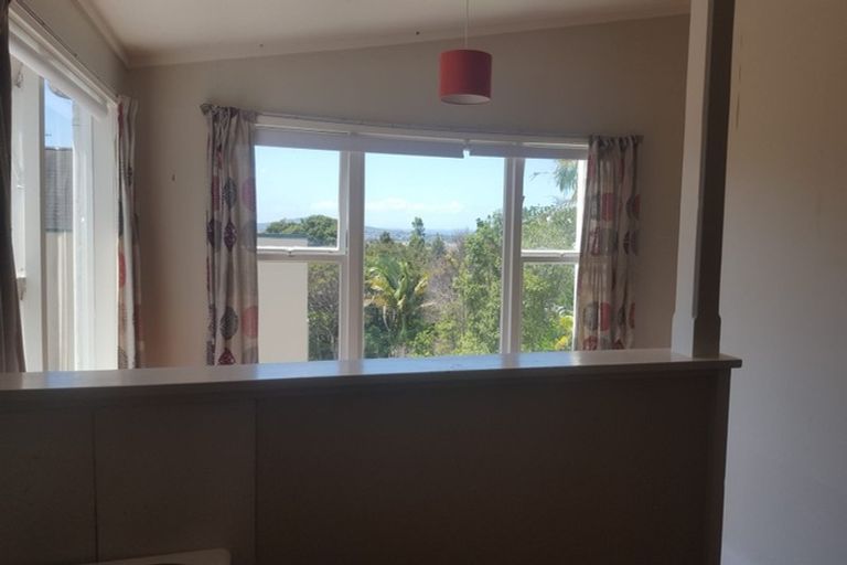 Photo of property in 1/1b Birkenhead Avenue, Birkenhead, Auckland, 0626