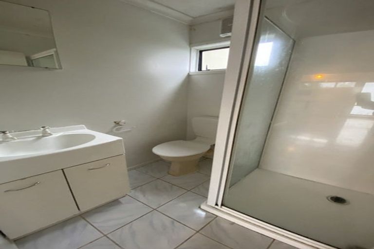 Photo of property in 48 Edgecombe Street, Newlands, Wellington, 6037