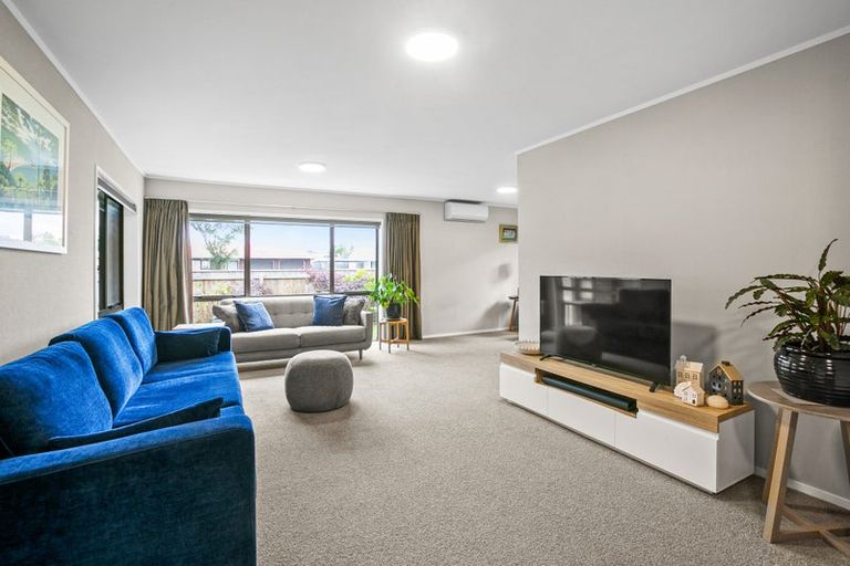 Photo of property in 62 Heta Road, Highlands Park, New Plymouth, 4312