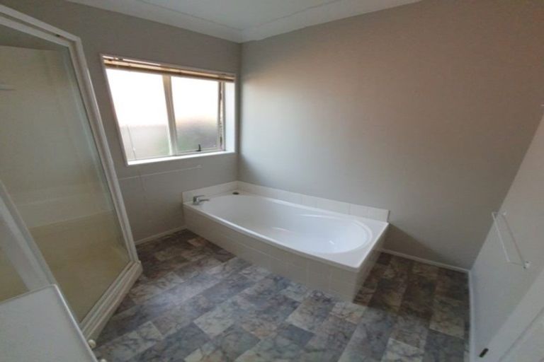 Photo of property in 1/2 Doment Crescent, Orewa, 0931