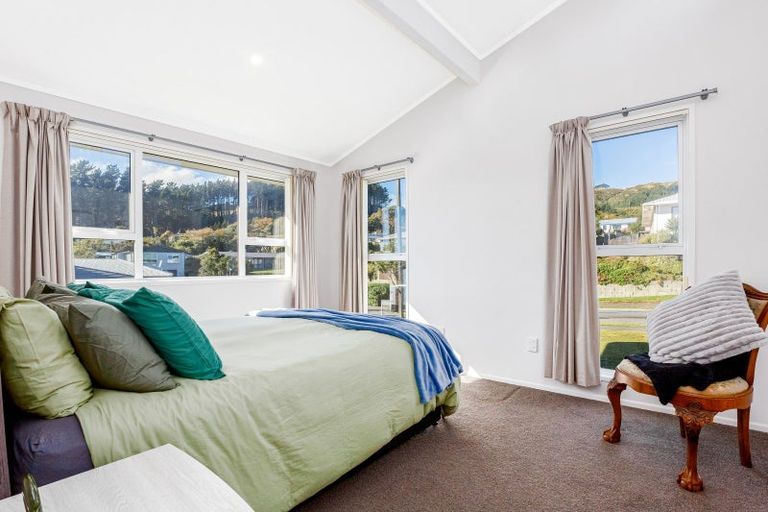 Photo of property in 8 Japonica Crescent, Ranui, Porirua, 5024
