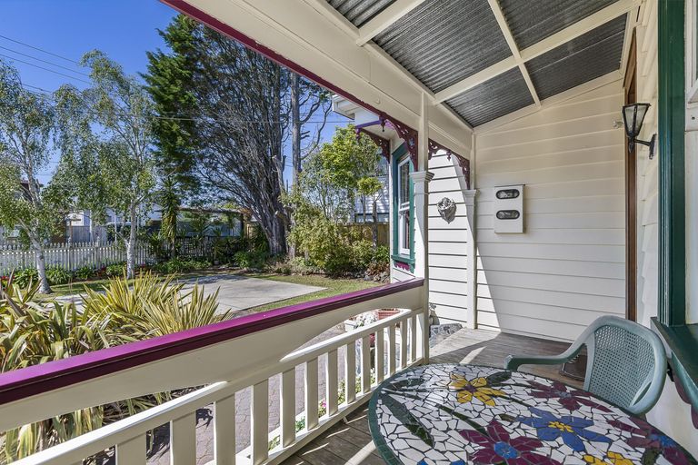Photo of property in 73 Hutchinson Avenue, New Lynn, Auckland, 0600