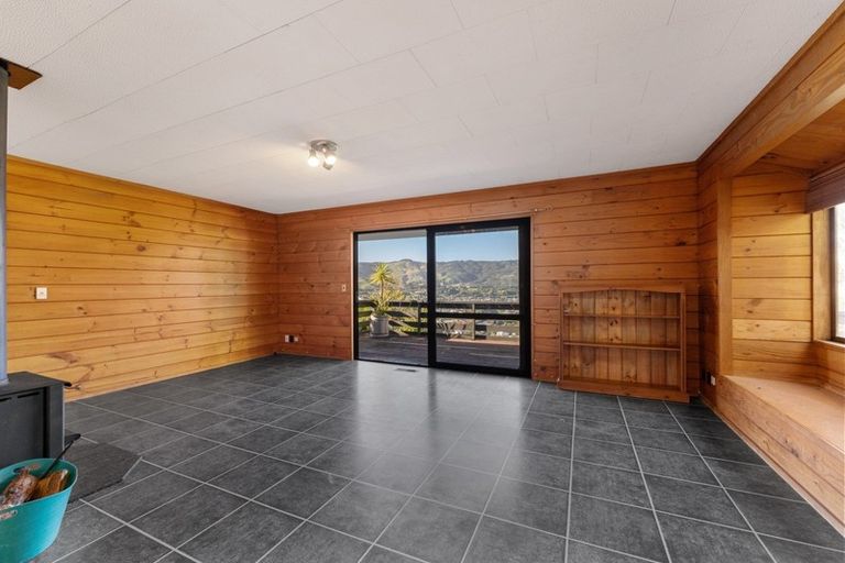 Photo of property in 37 Westhaven Drive, Tawa, Wellington, 5028