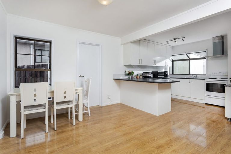 Photo of property in 2/189 Onewa Road, Birkenhead, Auckland, 0626