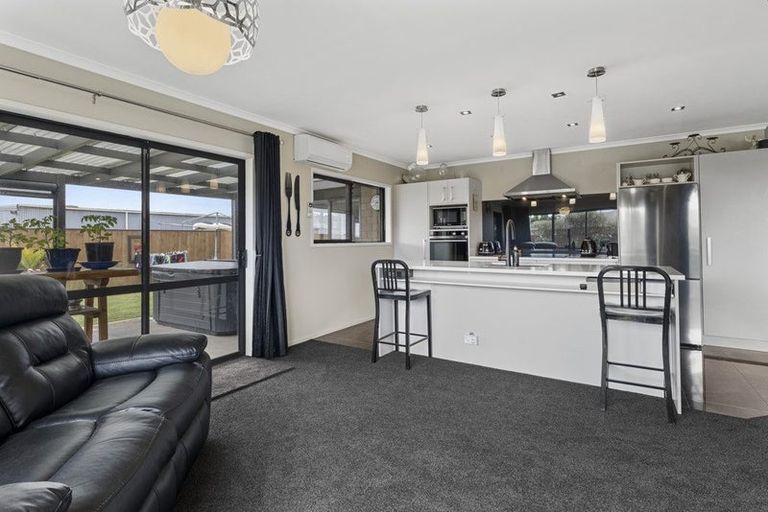 Photo of property in 12 Nikau Place, Hawera, 4610