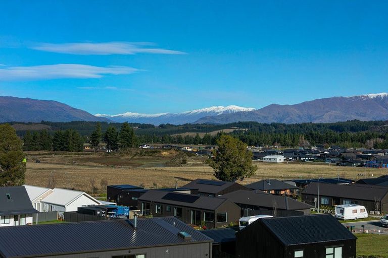 Photo of property in 33 Tomtit Crescent, Lake Hawea, 9382