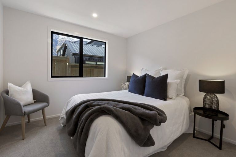 Photo of property in 32 Shelduck Road, Jacks Point, 9371