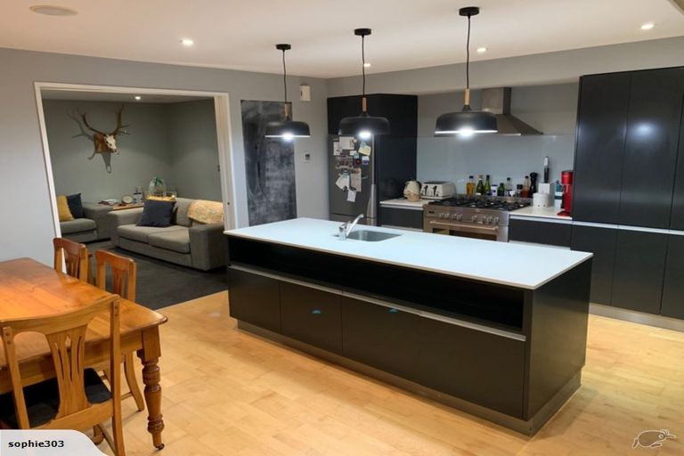 Photo of property in 128 Holly Road, St Albans, Christchurch, 8014