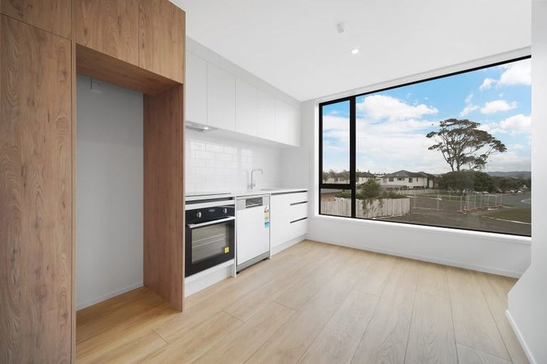 Photo of property in 4/2 Treasure Lane, Te Atatu South, Auckland, 0610