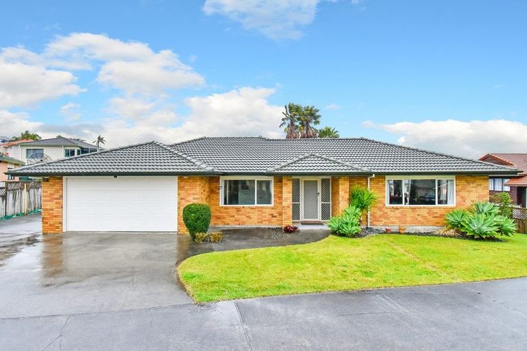Photo of property in 32 Ewhurst Place, Goodwood Heights, Auckland, 2105