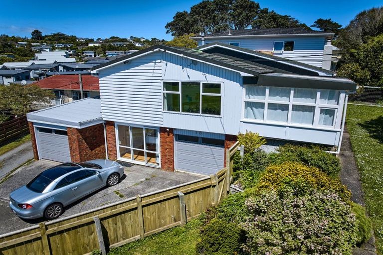 Photo of property in 18a Robert Street, Newlands, Wellington, 6037