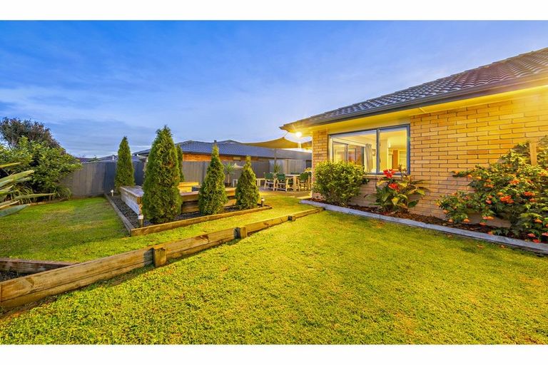 Photo of property in 13 Dunaff Place, Flat Bush, Auckland, 2019