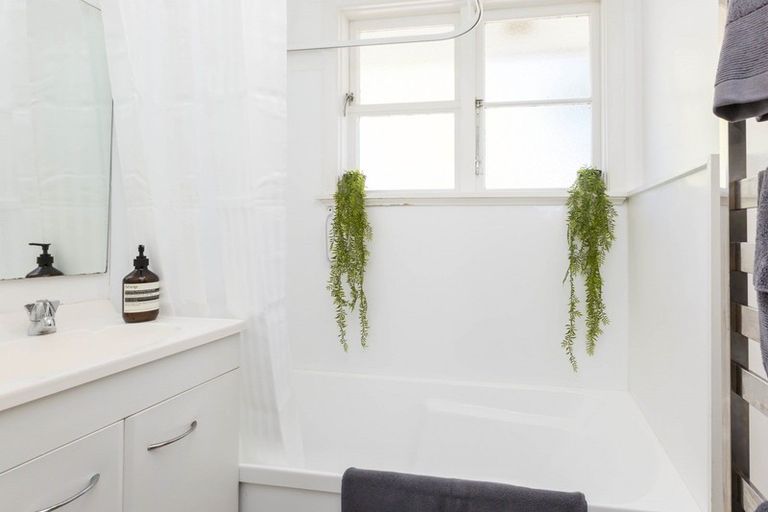 Photo of property in 2b Liverpool Street, Trentham, Upper Hutt, 5018