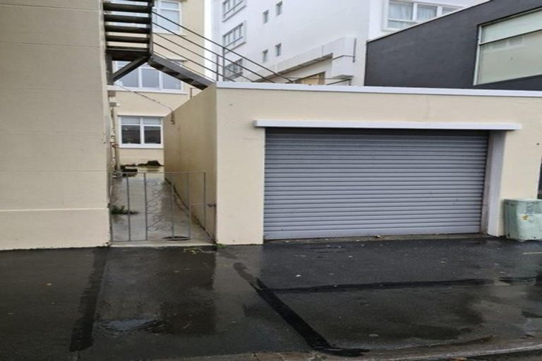 Photo of property in Fountain Court, 16/48u Oriental Parade, Oriental Bay, Wellington, 6011
