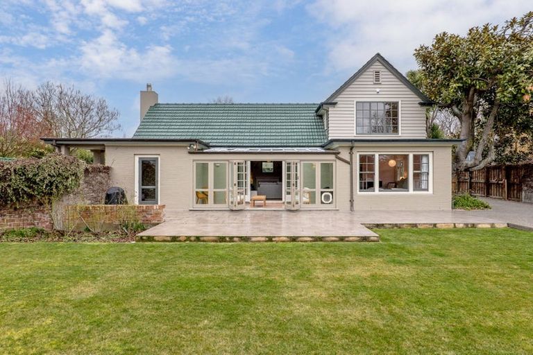 Photo of property in 16 Desmond Street, Merivale, Christchurch, 8014