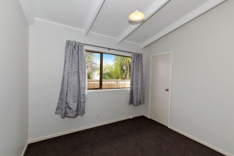 Photo of property in 3a Hikurangi Street, Te Atatu Peninsula, Auckland, 0610