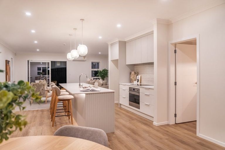 Photo of property in 70c Heretaunga Square, Silverstream, Upper Hutt, 5019