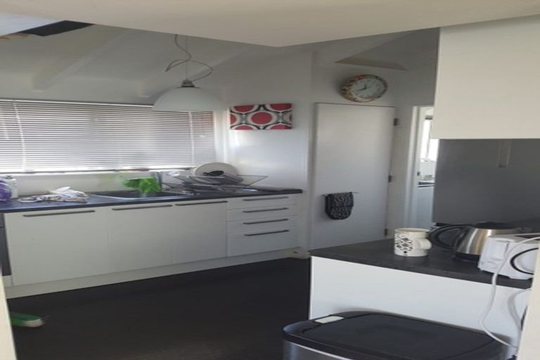 Photo of property in 18/125u Queens Drive, Lyall Bay, Wellington, 6022