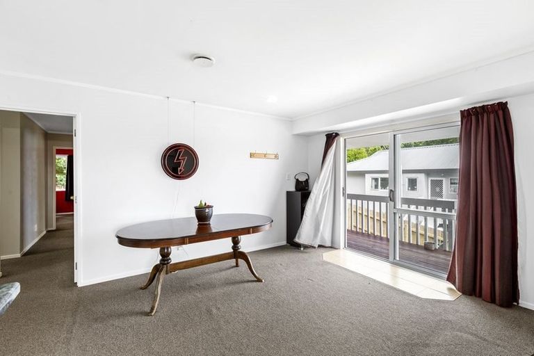 Photo of property in 16 Kearney Place, Massey, Auckland, 0614