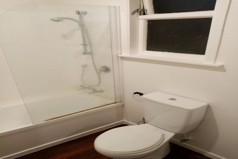 Photo of property in 105 Severn Street, Island Bay, Wellington, 6023