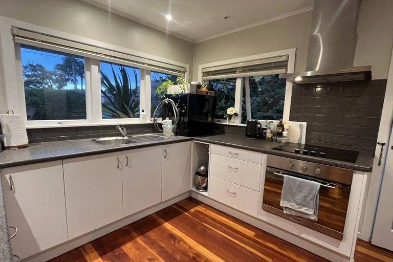 Photo of property in 1/13 Otakau Road, Milford, Auckland, 0620