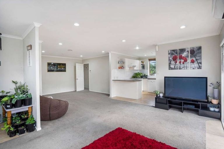 Photo of property in 12 Scotts Field Drive, Takanini, 2112