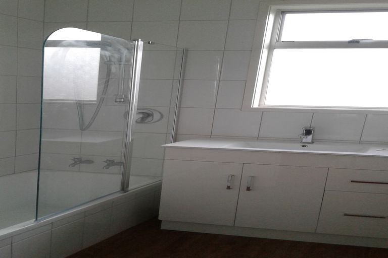 Photo of property in 64 Old Wairoa Road, Papakura, 2110