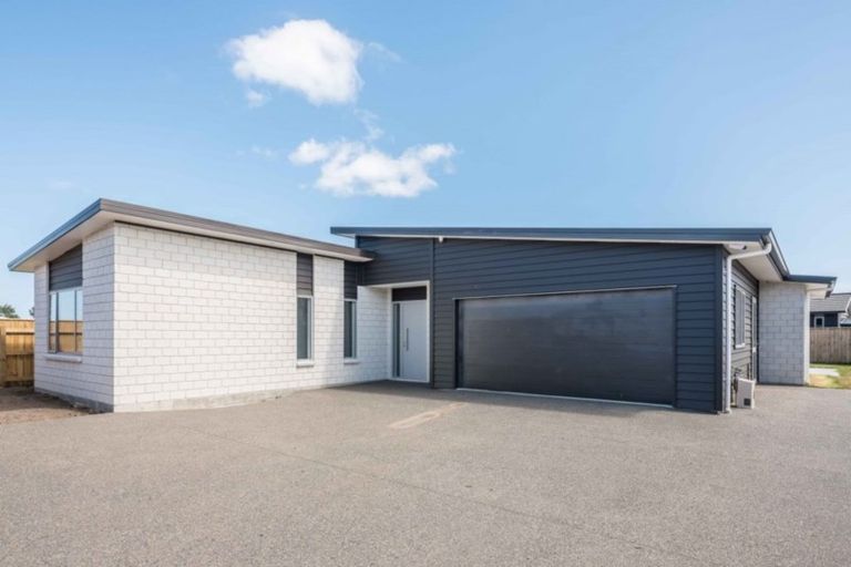Photo of property in 22 Hudson Place, Paraparaumu, 5032