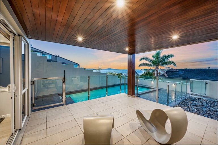 Photo of property in 72 Compass Way, Half Moon Bay, Auckland, 2012