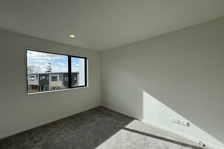 Photo of property in 63 Paetai Lane, Te Atatu Peninsula, 0610