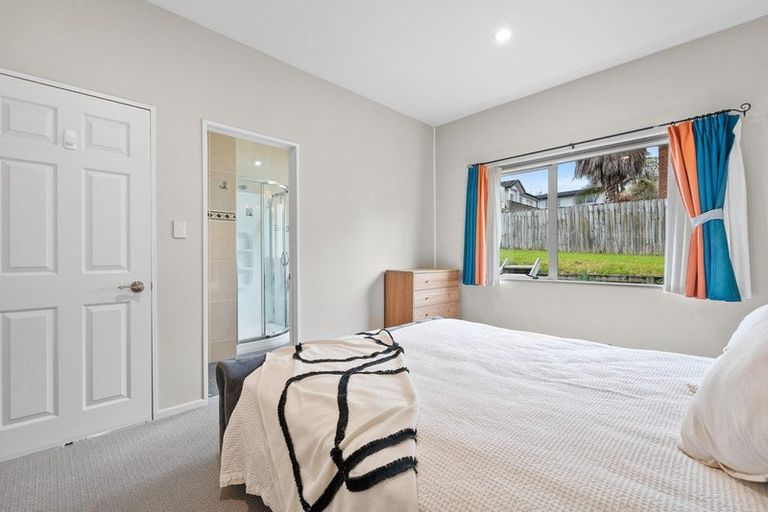 Photo of property in 8 Cuthill Close, Albany, Auckland, 0632