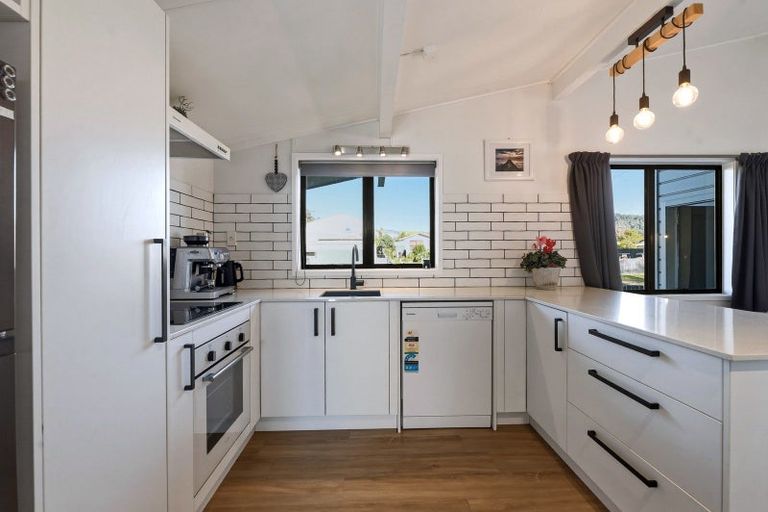 Photo of property in 11 Browning Crescent, Owhata, Rotorua, 3010