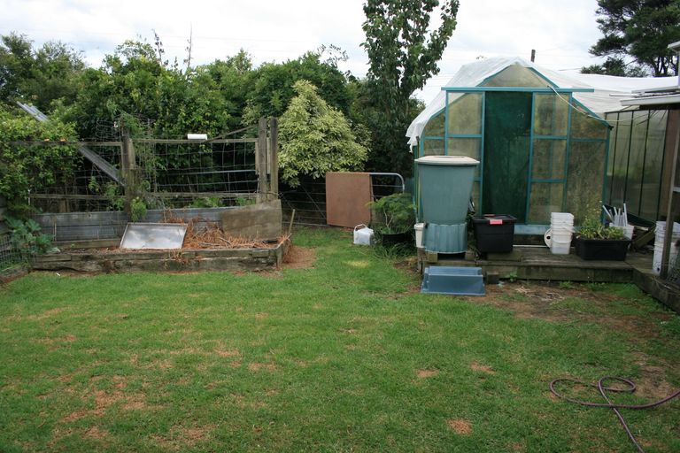 Photo of property in 236 Kiwitahi Road, Helensville, 0875