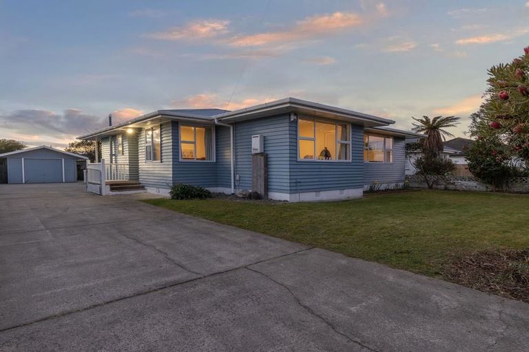 Photo of property in 13 Bowen Street, Levin, 5510