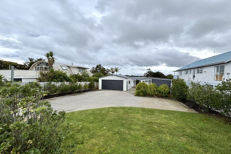 Photo of property in 1389 Whangaparaoa Road, Army Bay, Whangaparaoa, 0930