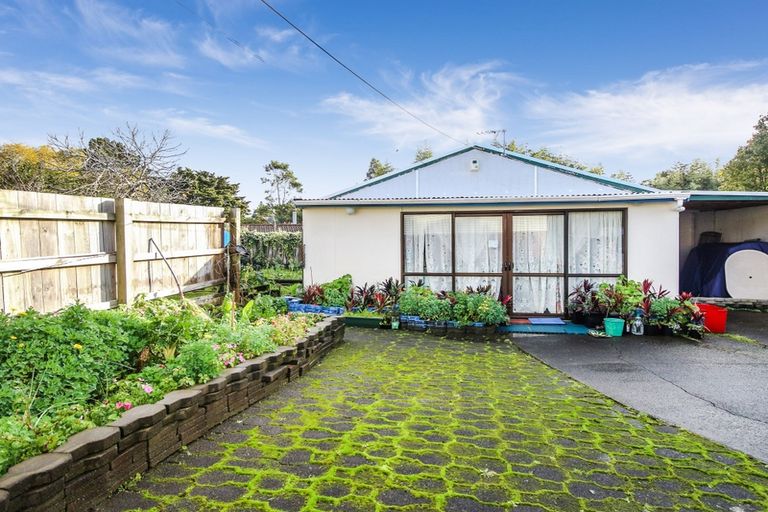 Photo of property in 22 Kingdale Road, Henderson, Auckland, 0610