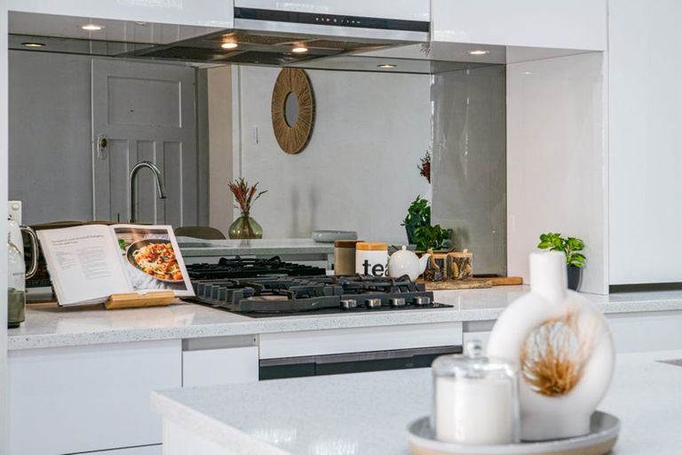 Photo of property in 118a Hutchinson Avenue, New Lynn, Auckland, 0600