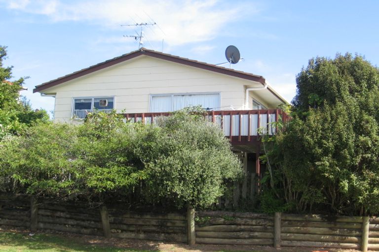 Photo of property in 2/4 Titiwai Place, Birkenhead, Auckland, 0626