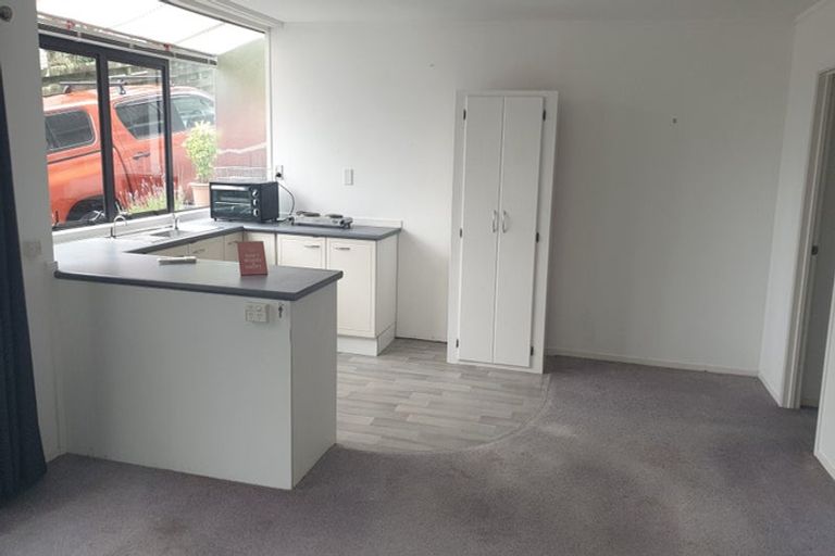 Photo of property in 50 Valley View Road, Glenfield, Auckland, 0629