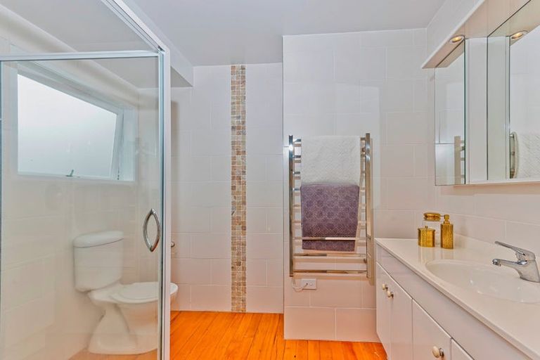 Photo of property in 51 Cambridge Road, Riverhead, 0820