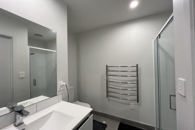 Photo of property in 8/1 Fruitvale Road, New Lynn, Auckland, 0600