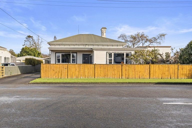 Photo of property in 10 Ross Street, Marton, 4710
