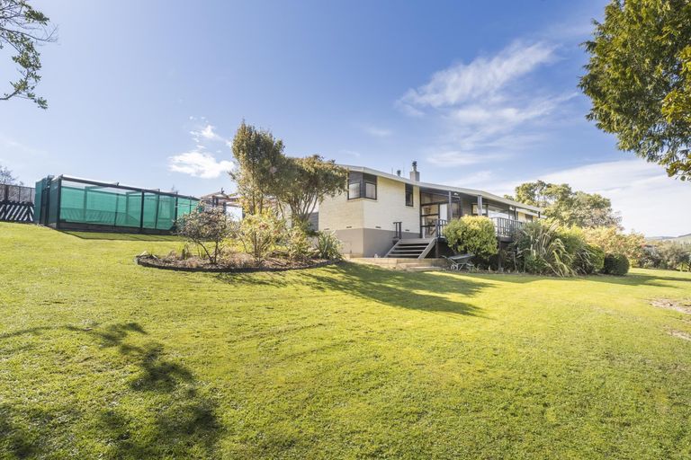 Photo of property in 61 Turitea Road, Fitzherbert, Palmerston North, 4472