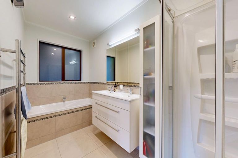 Photo of property in 60 Satara Crescent, Khandallah, Wellington, 6035