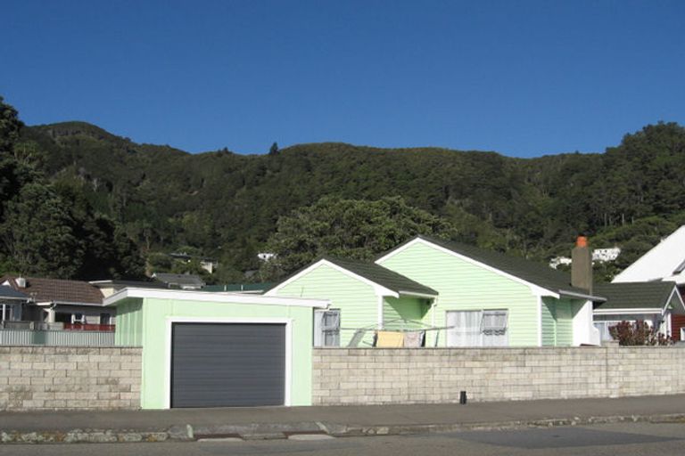 Photo of property in 3 Marine Parade, Eastbourne, Lower Hutt, 5013