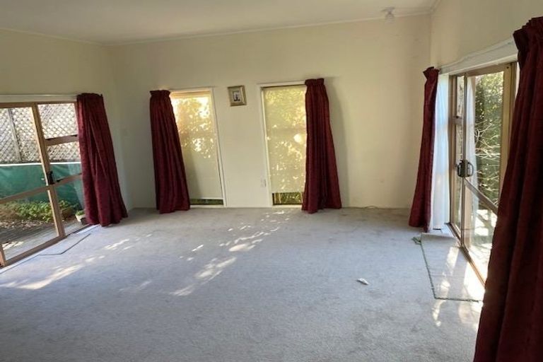 Photo of property in 7 Barker Rise, Northcross, Auckland, 0632