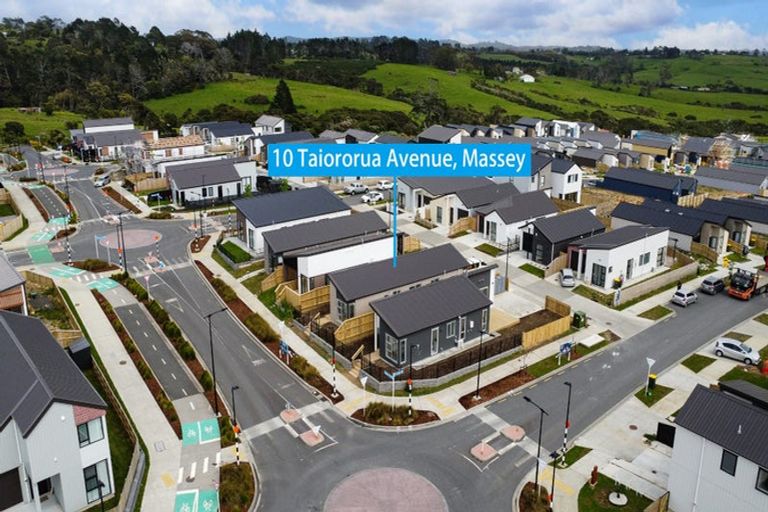 Photo of property in 10 Taiororua Avenue, Massey, Auckland, 0614